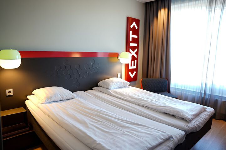 Room 14 of 74