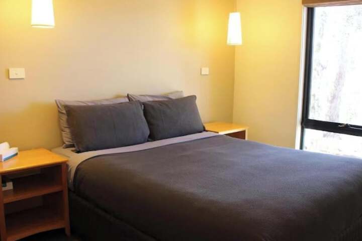 Room 27 of 102