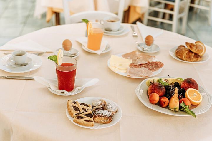 Breakfast/Coffee Service 81 of 89