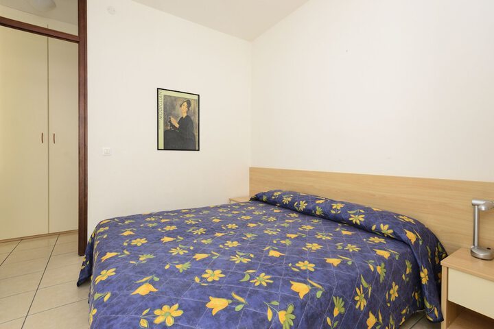 Room 2 of 25