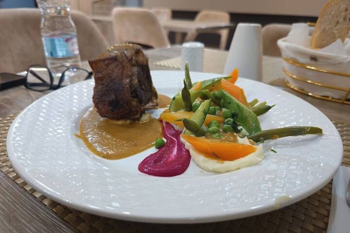 Dining 45 of 58