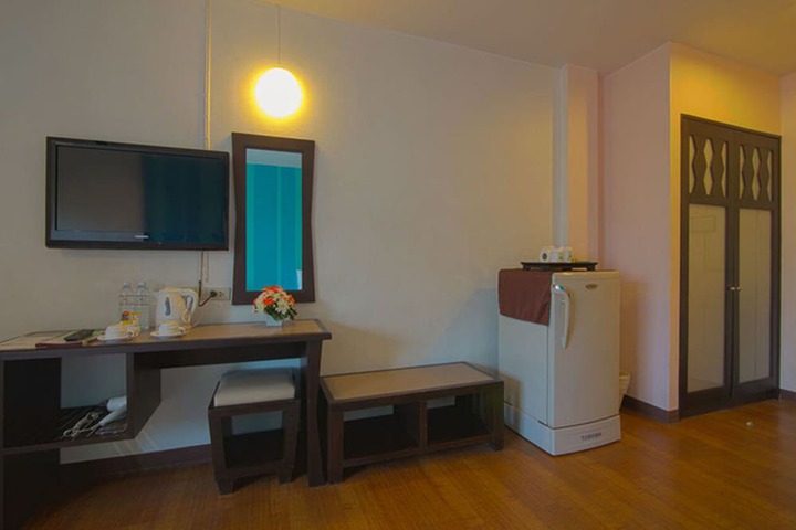 Room 4 of 17