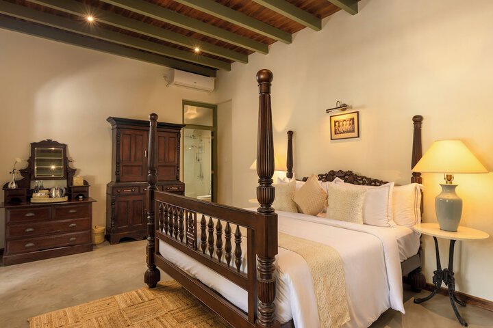 Room 4 of 34