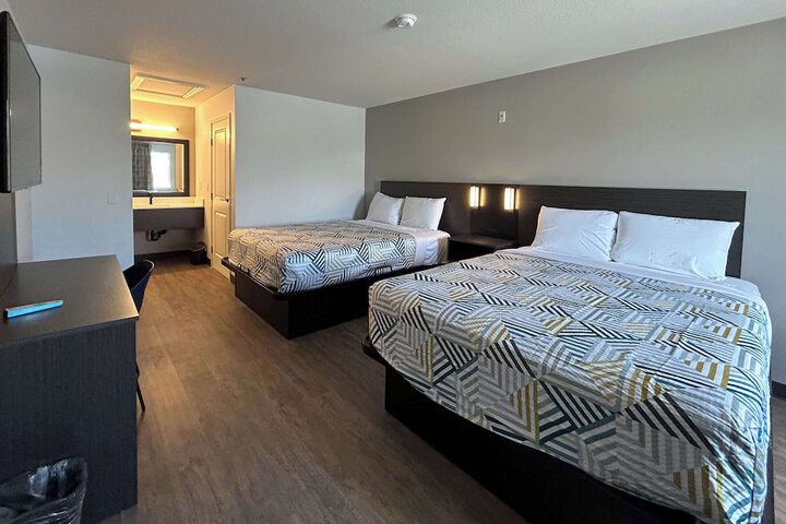 Room 9 of 15