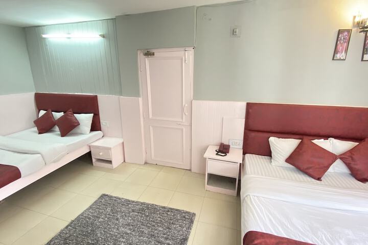 Room 16 of 28