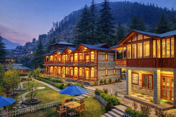 Exterior of 8fold by Larisa Jibhi