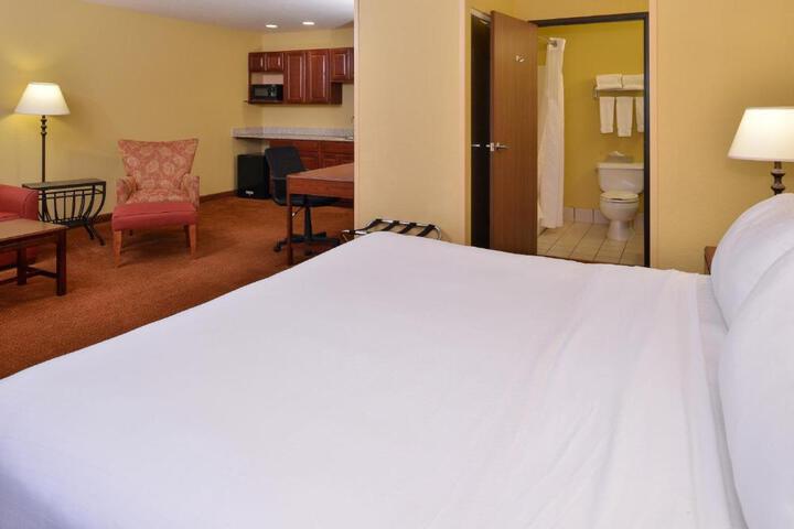 1 King Bed (9 of 21)
