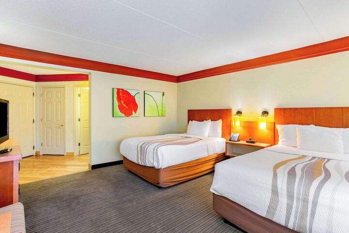2 Double Beds Accessible (6 of 6)