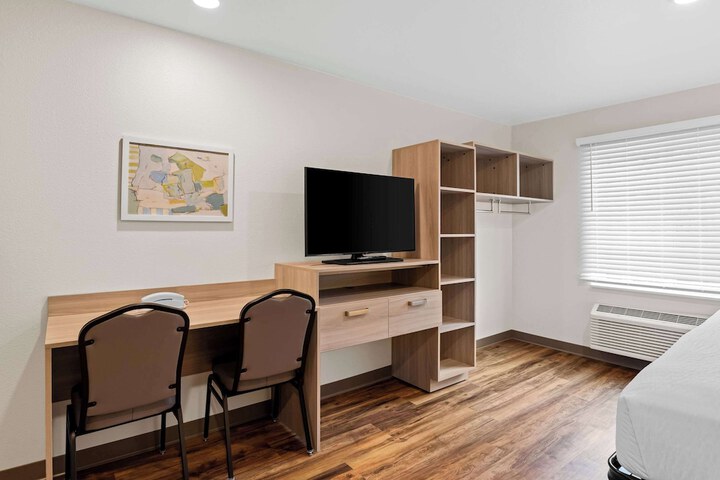 Room 6 of 26