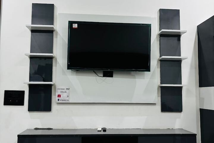 Room 4 of 15