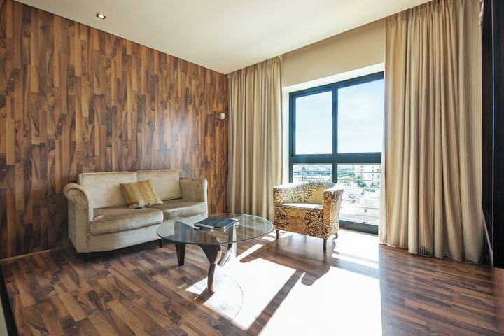 Room 42 of 102