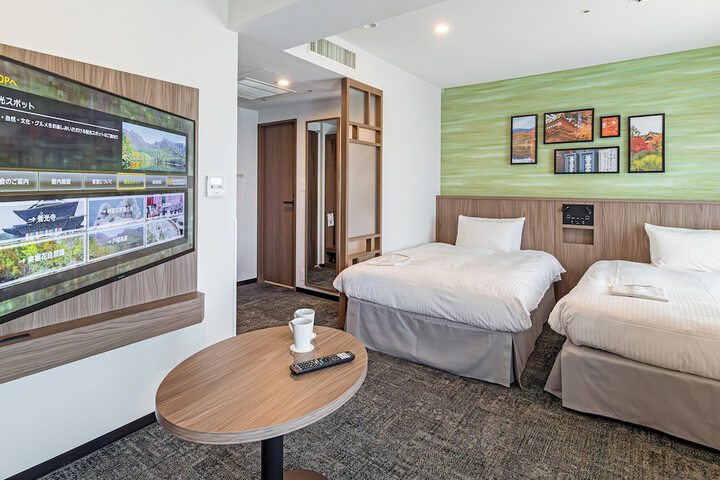 Room 33 of 120