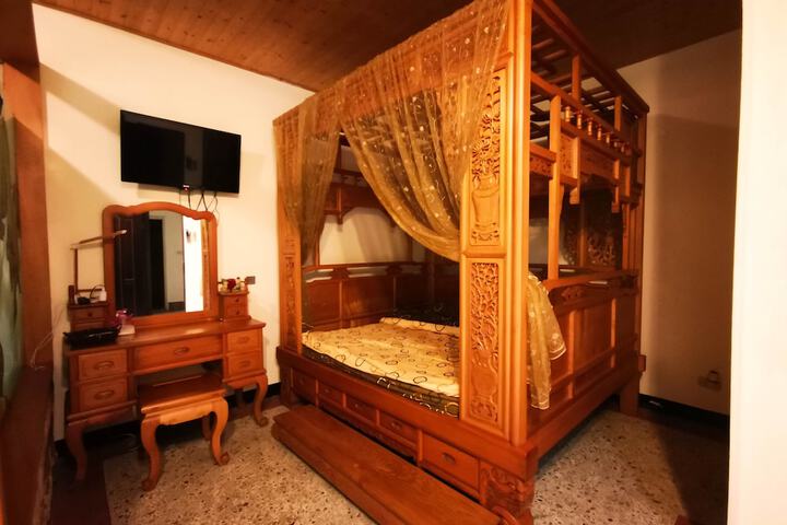 Room 3 of 9