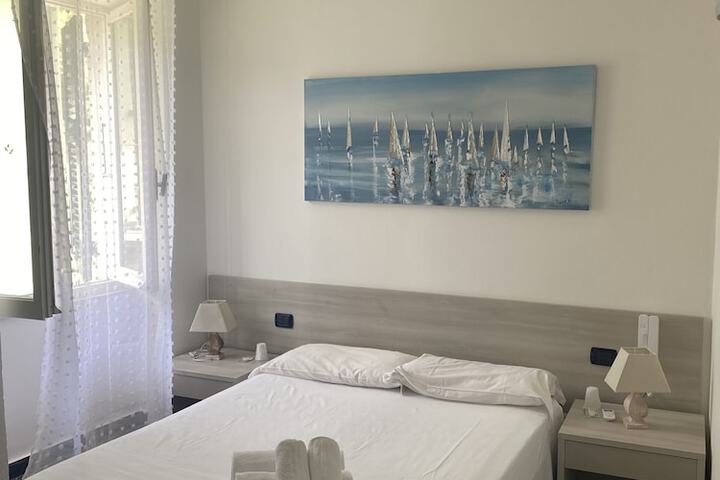 Room 6 of 84