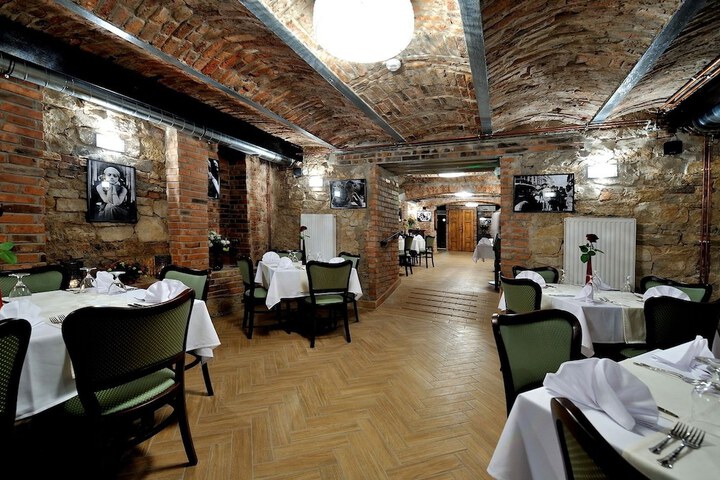 Dining 39 of 44