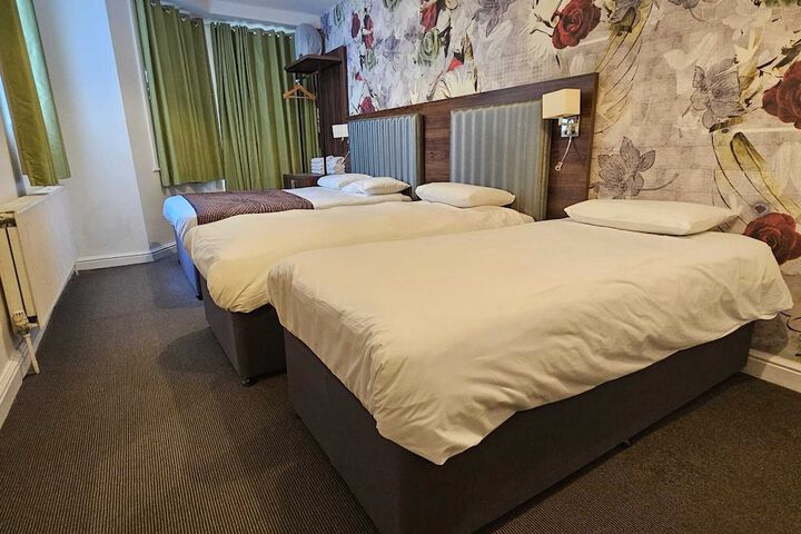 Room 9 of 37