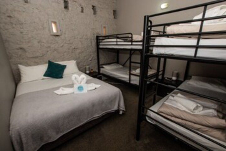Room 40 of 243