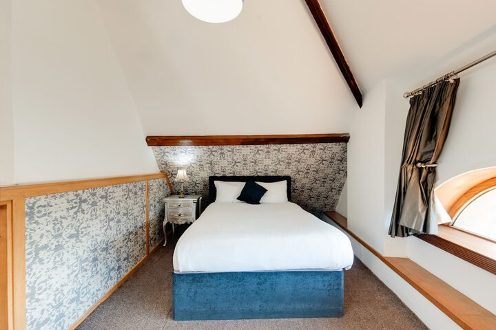 Room 4 of 94