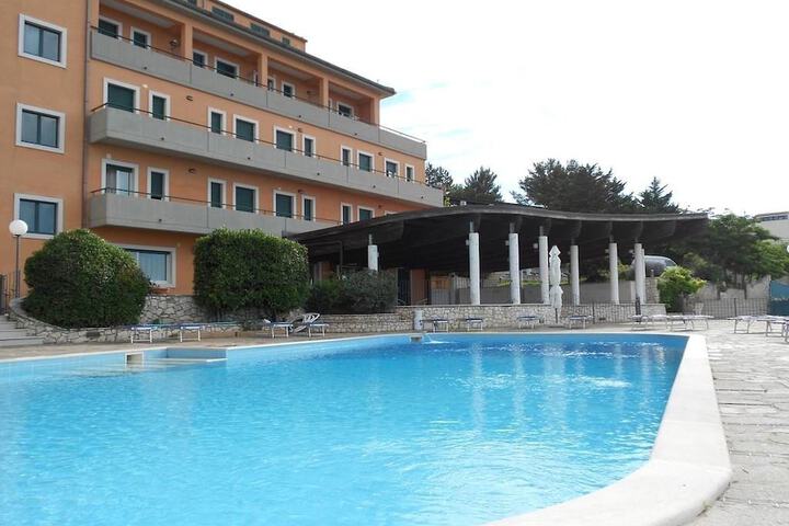 Hotel 6 of 9