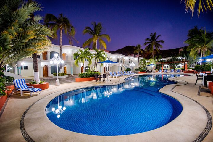 Hotel Pool