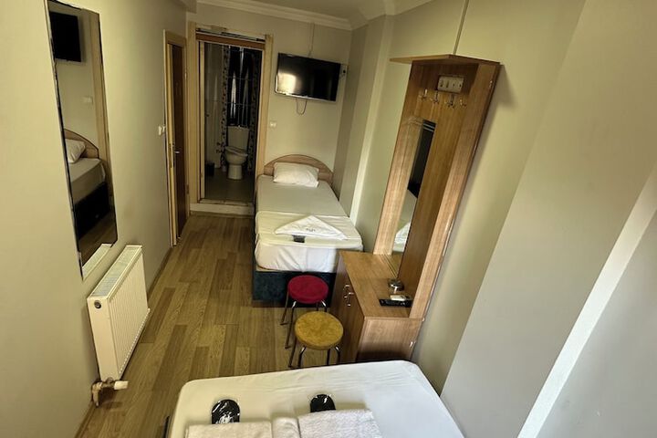 Room 13 of 19
