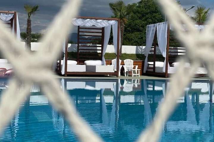 Pool 25 of 70