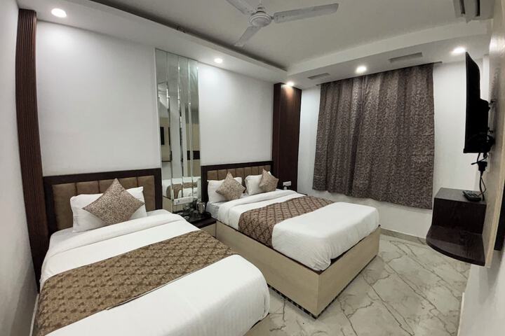 Room 8 of 20