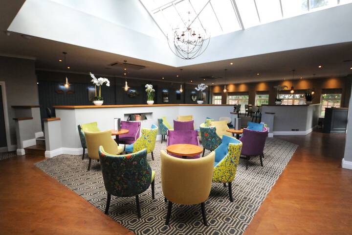 Lounge 93 of 123
