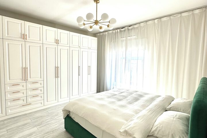 Room 32 of 68