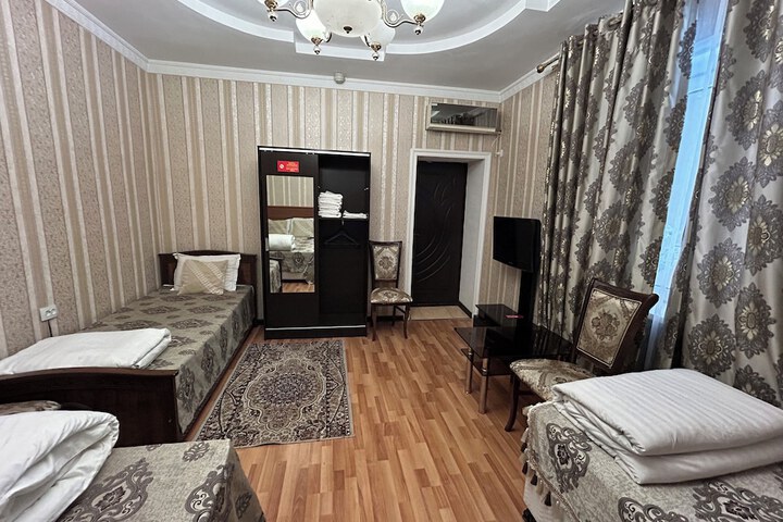 Room 3 of 48