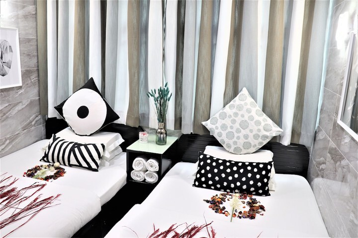 Room 8 of 32