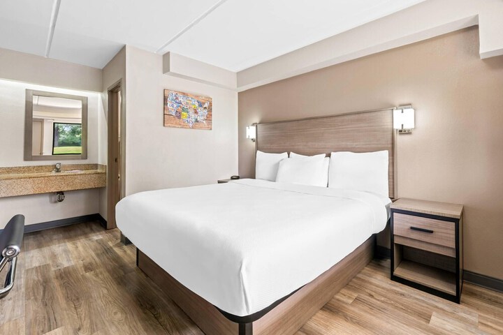 Room 12 of 40