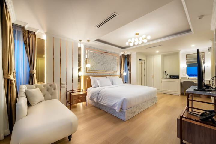 Room 9 of 68