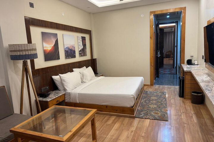 Room 6 of 144