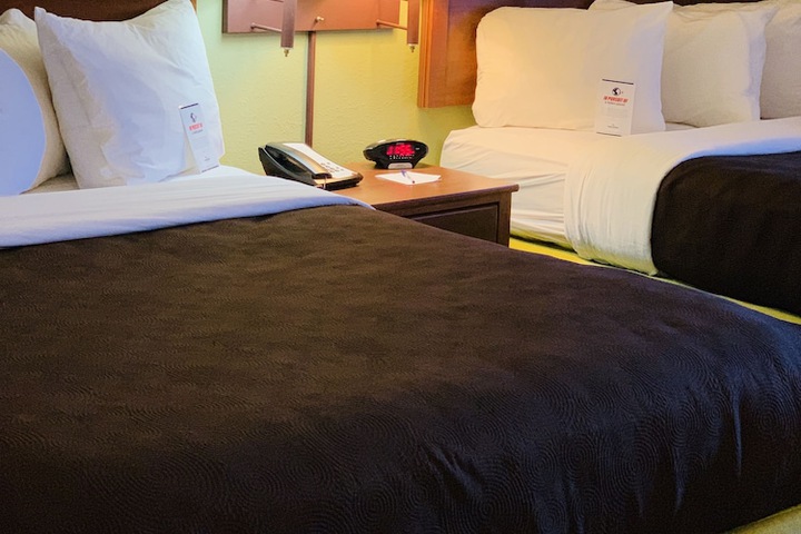2 Queen Beds Accessible (57 of 70)
