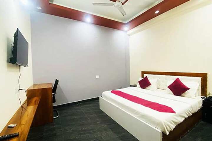 Room 11 of 23