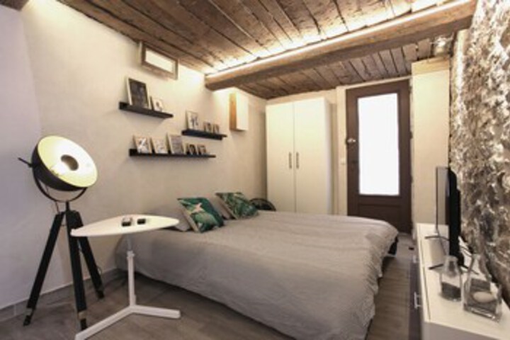 Room 30 of 34