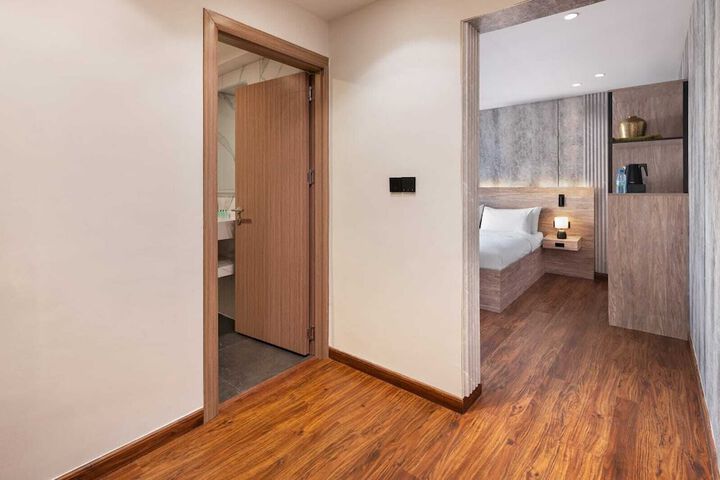 Room 21 of 33