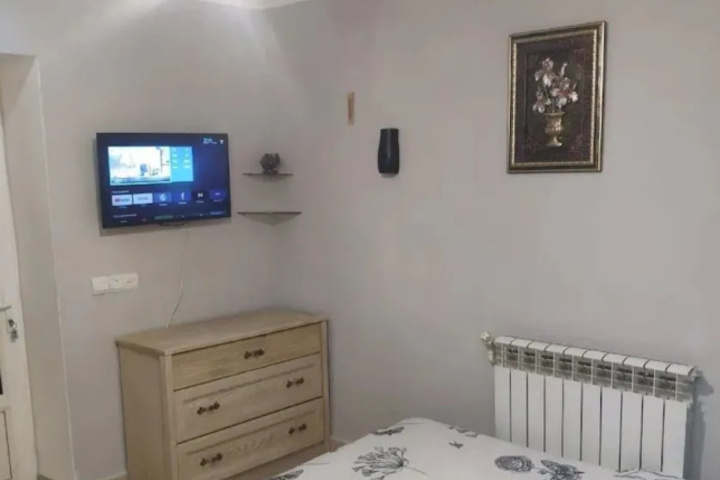 Room 6 of 10