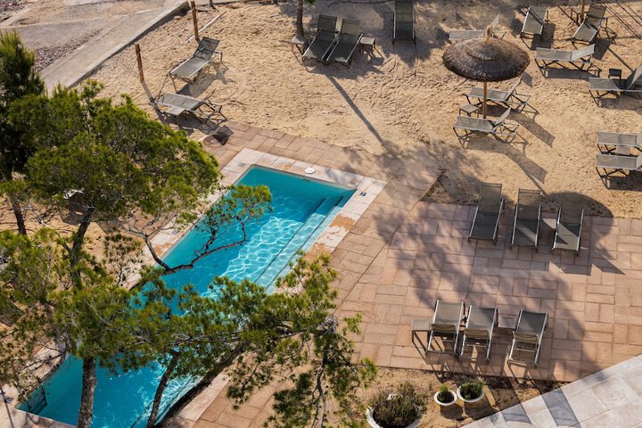 Hotel with Pool