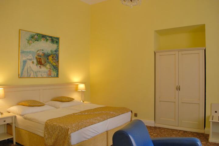 Room 30 of 81