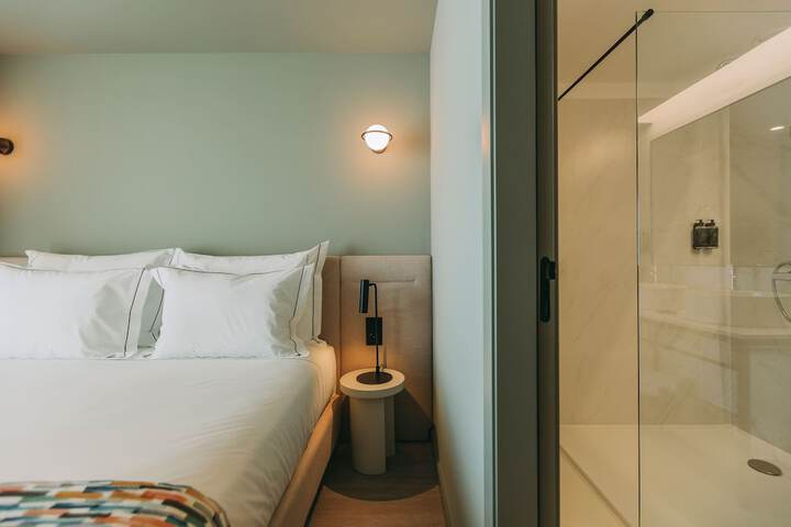 Room 5 of 145