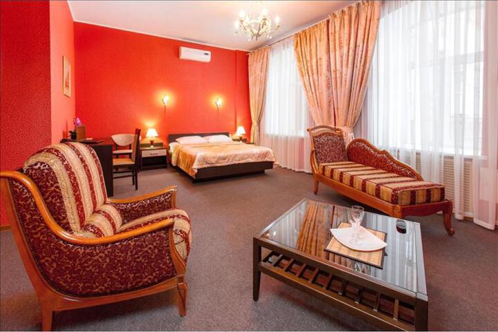 Room 6 of 10