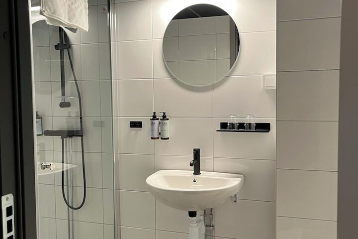 Room 4 of 22
