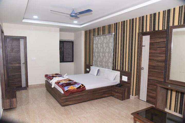 Room 7 of 15