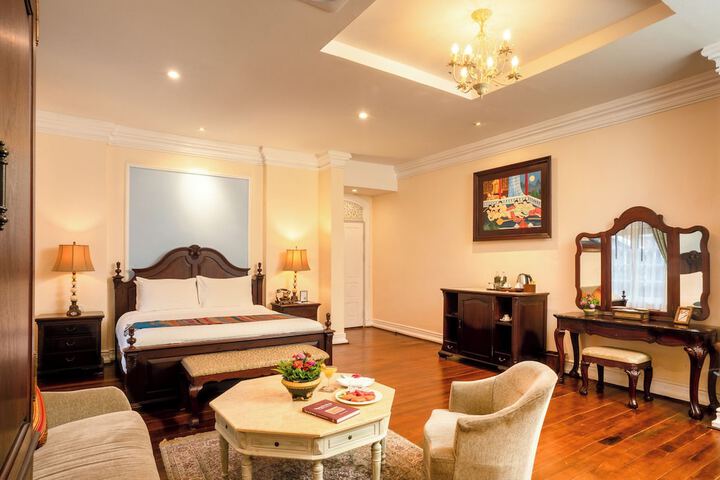Room 5 of 16