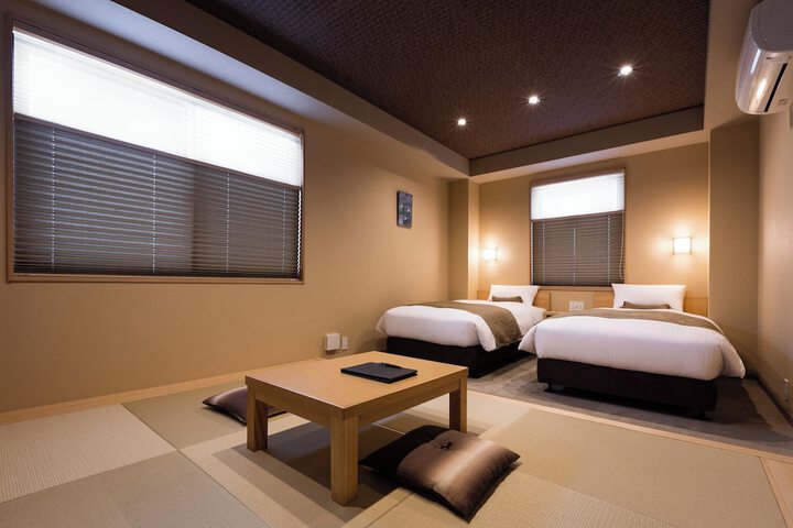 Room 17 of 37