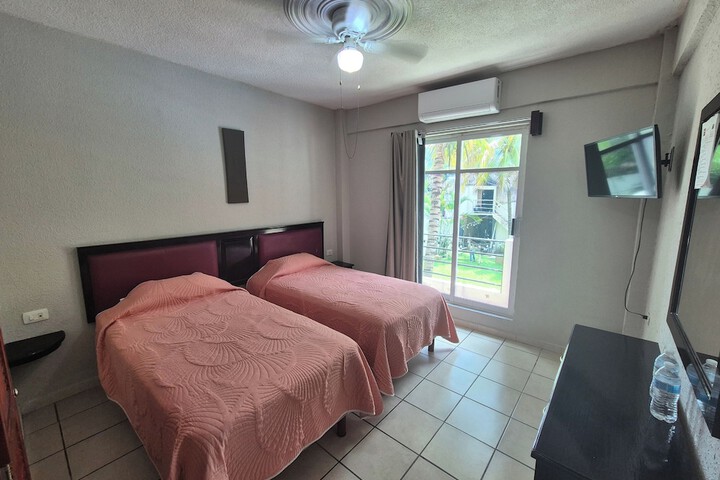 Room 7 of 16