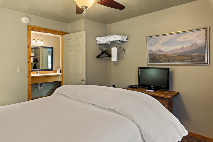 Room 51 of 165