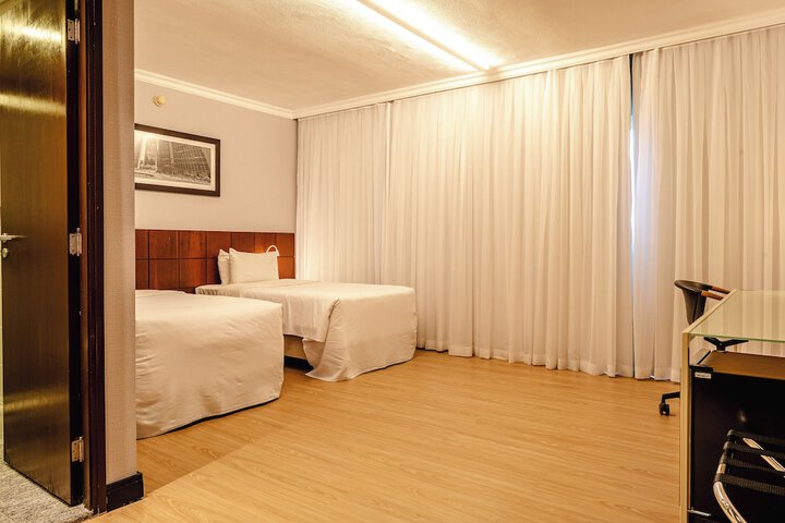 Room 93 of 240